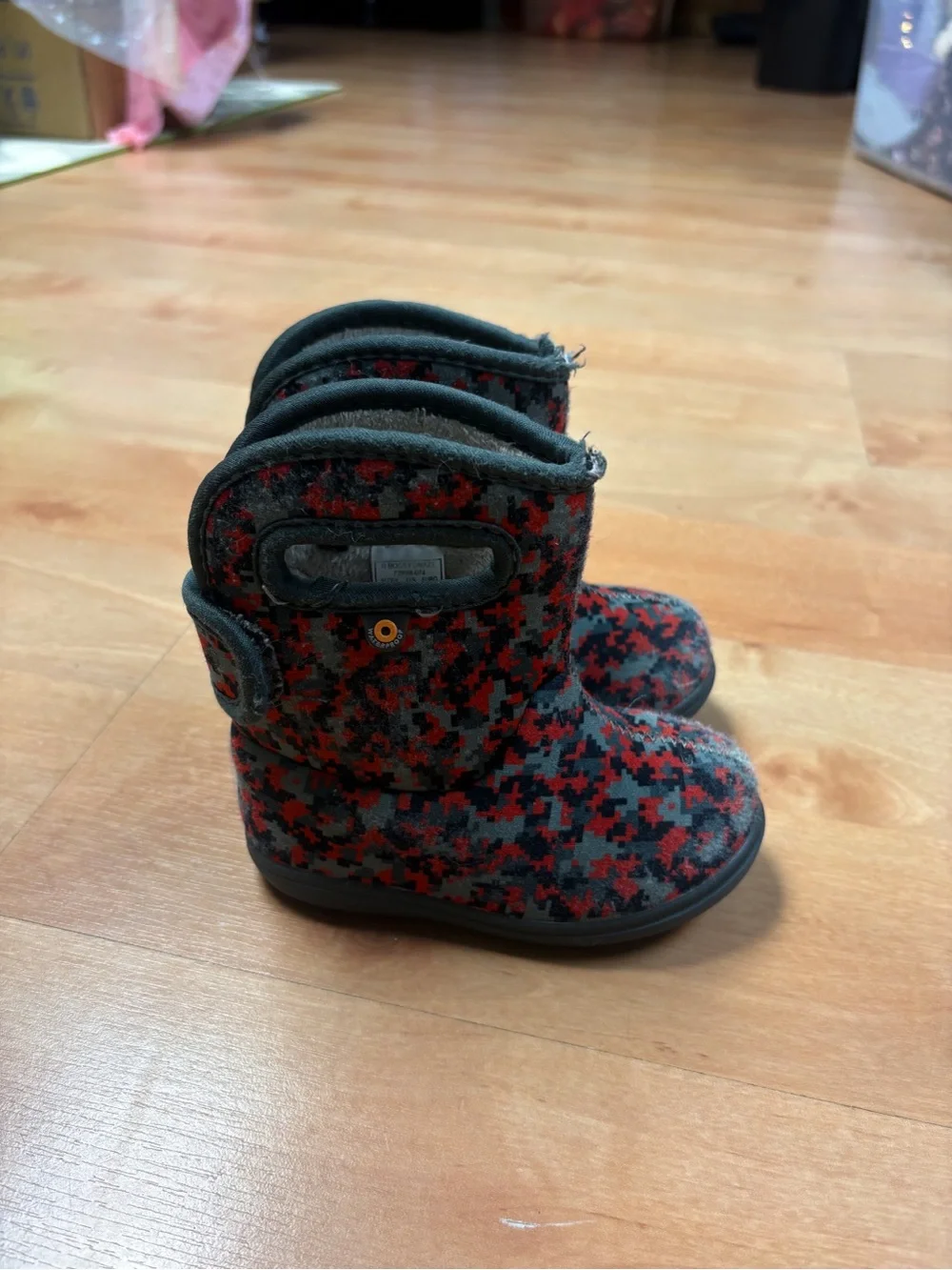 Bogs Toddler Insulated Winter Boots Red Gray Camo Pull On Rain Snow Boot Size 6